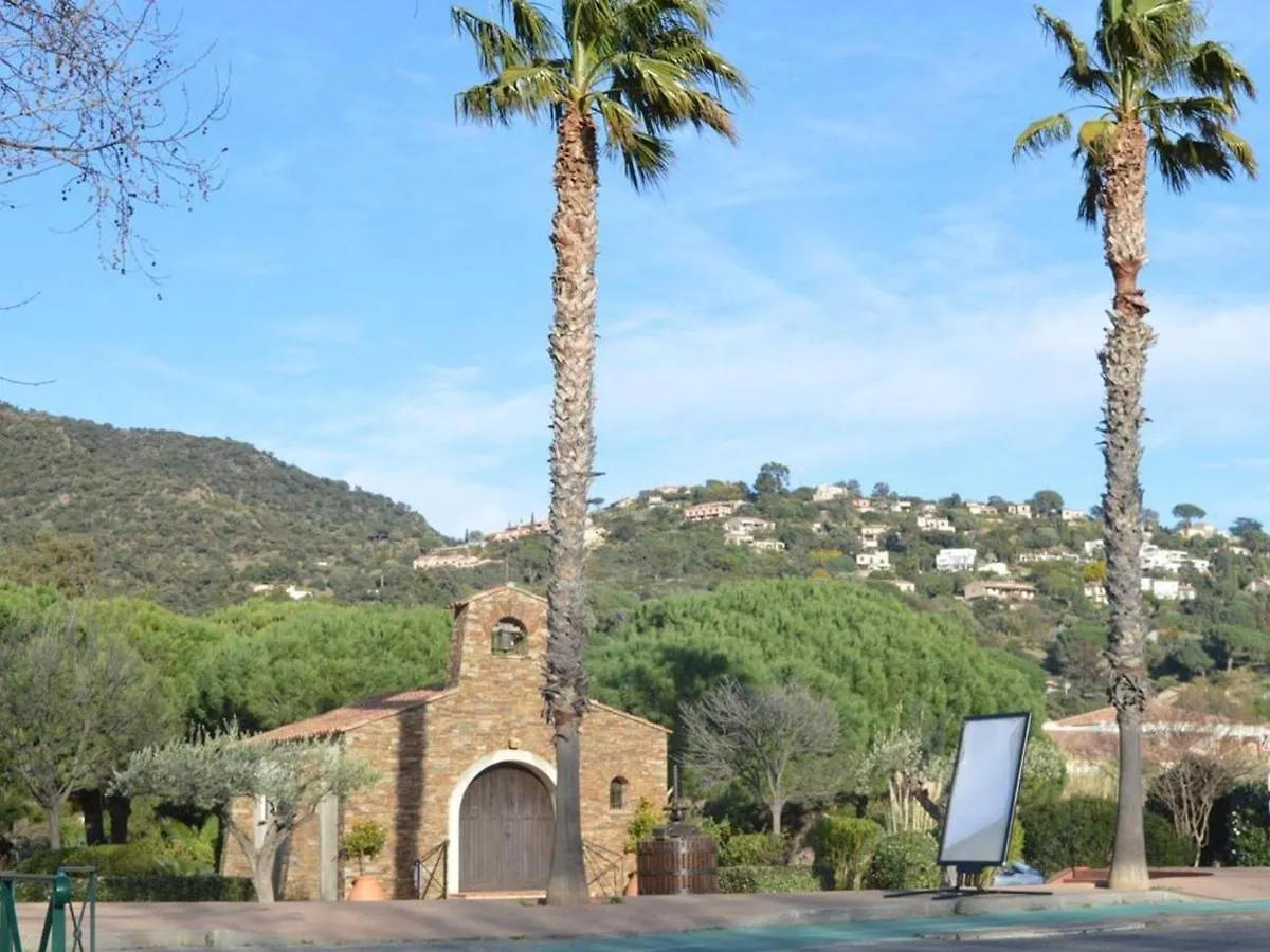 Studio 4 Couchages Avec Terrasse, Parking Et Proche Plage Au Lavandou - Fr-1-251-240 Le Lavandou France