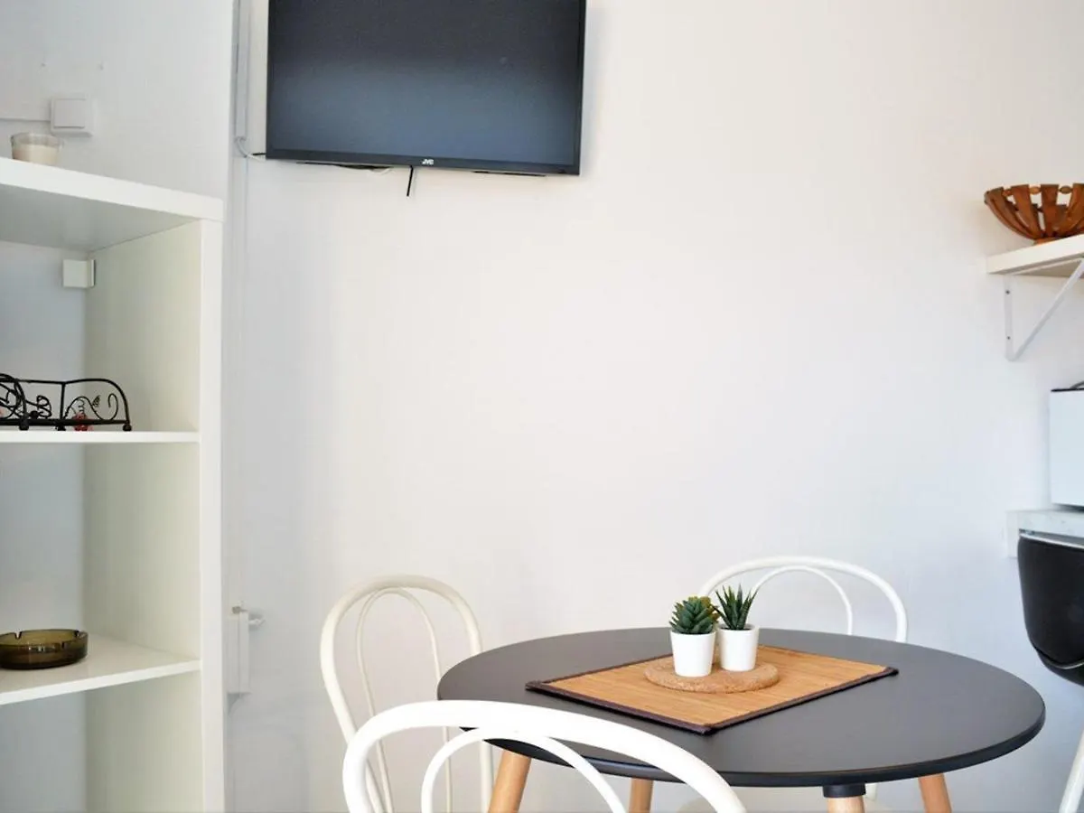 Studio 4 Couchages Avec Terrasse, Parking Et Proche Plage Au Lavandou - Fr-1-251-240 Apartment Le Lavandou