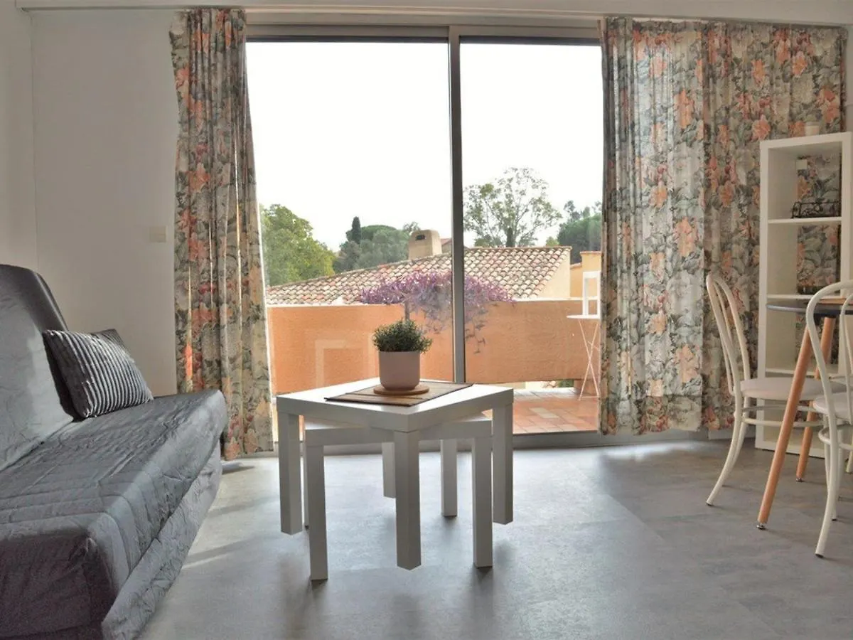 Studio 4 Couchages Avec Terrasse, Parking Et Proche Plage Au Lavandou - Fr-1-251-240 Apartment Le Lavandou 0*,  France